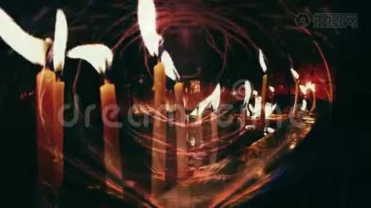 抽象图案在燃烧蜡烛的背景下移动视频
