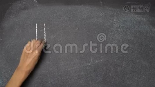 手写`黑色黑板上`的快乐标志视频