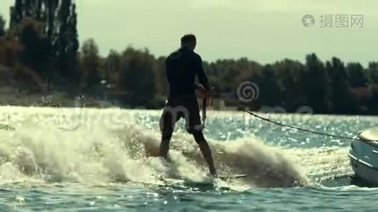 骑士尾号登船。 运动员享受夏季极限运动视频