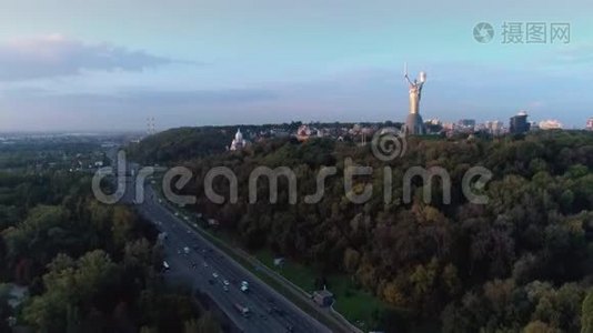 基辅的祖国纪念碑视频