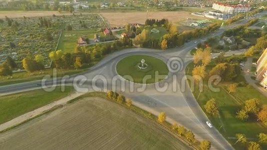 空中观景路路口五条道路.. 白俄罗斯。 利达市。视频