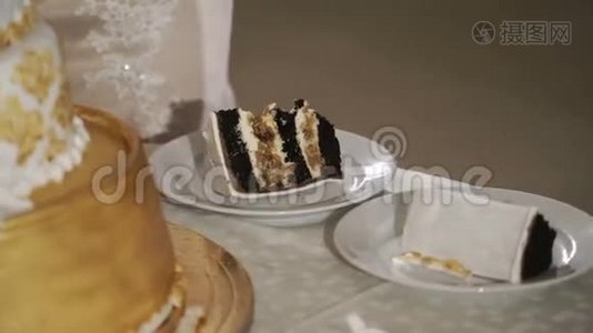 两块庆祝蛋糕视频