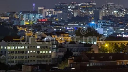 葡萄牙秋夜时分，里斯本城市中心的空中全景与照明建筑视频