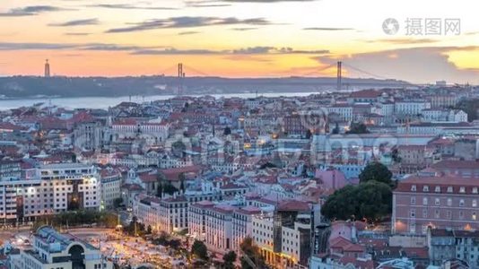 葡萄牙，里斯本，日落之后，城市中心带红色屋顶的全景图视频