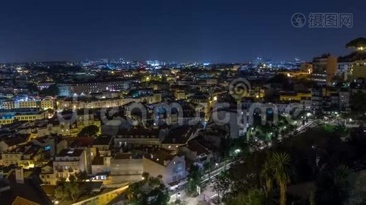 葡萄牙秋夜时分，里斯本城市中心的空中全景与照明建筑视频