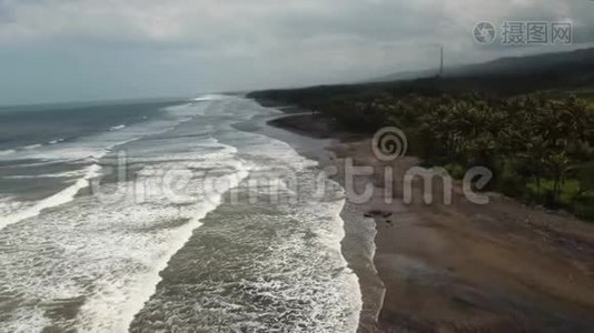 沙滩，暴风雨天气，海浪.. 印度尼西亚巴厘视频