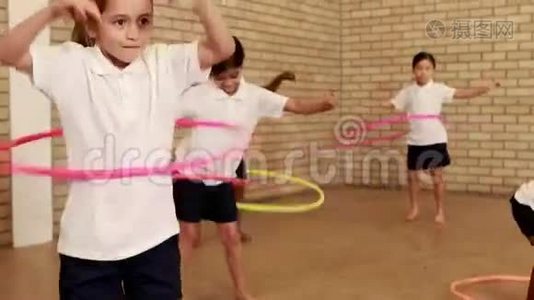 小学生用呼啦圈运动视频