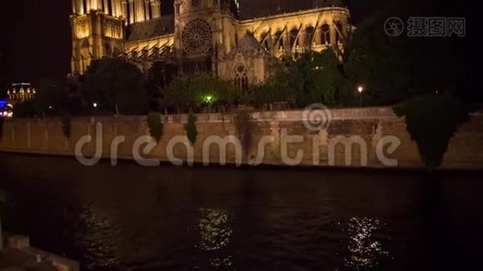 巴黎圣母院教堂夜倾和泛视频视频