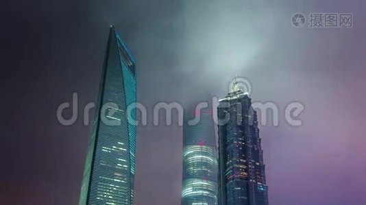 夜晚上海市中心摩天大楼屋顶全景4k中国时间流逝视频