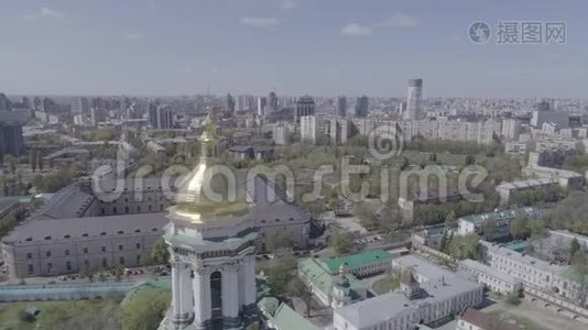 秋季基辅Pechersk Lavra的鸟瞰图，基辅，乌克兰。视频