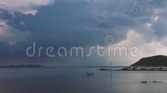 随着降雨时间的推移，海景视频