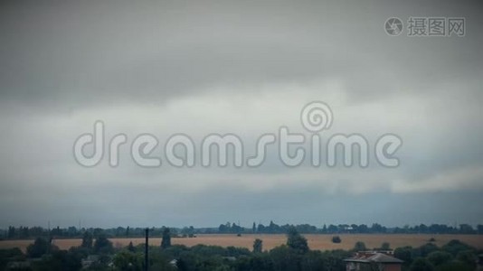 天空中雨云的快速移动特写抽象背景视频