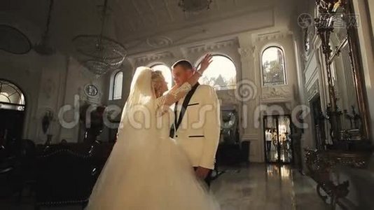 新郎新娘婚礼宫殿内部2视频