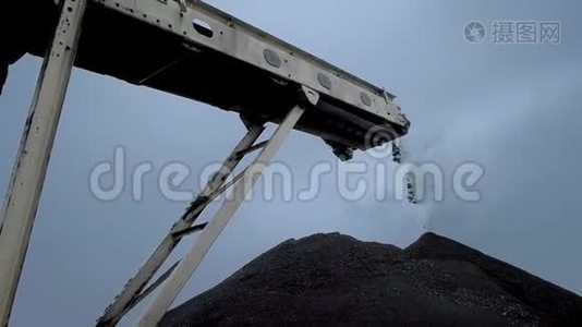 煤矿皮带运输机落煤概况视频