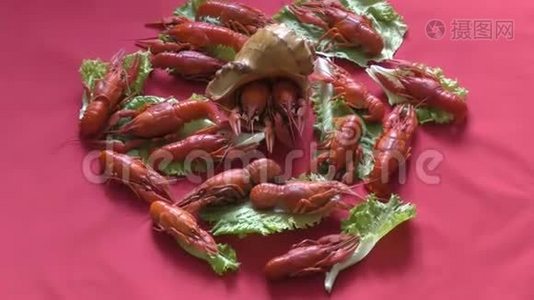 河煮小龙虾视频