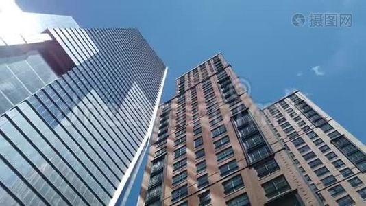 纽约，纽约，美国。 在高线地区摩天大楼的垂直视图。 从下往上看视频