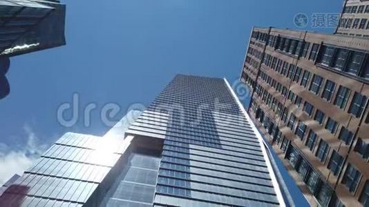 纽约，纽约，美国。 在高线地区摩天大楼的垂直视图。 从下往上看视频