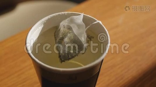 纸杯透明金字塔绿茶特写镜头视频