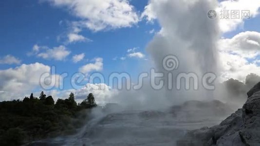 蒸气和间歇泉视频