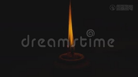 蜡烛在燃烧视频