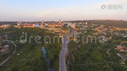 乌克兰卡梅涅茨-波多尔斯基城堡的空中日落拍摄视频