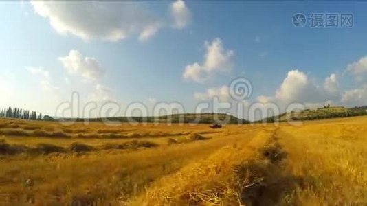 田间联合收割机的农业工程视频