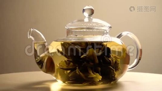 茶壶里的绿茶视频