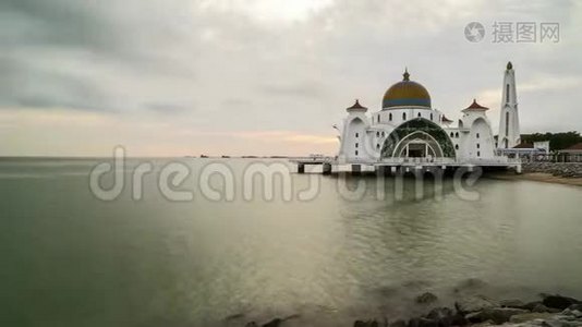 日落时分在马六甲海峡浮动清真寺视频