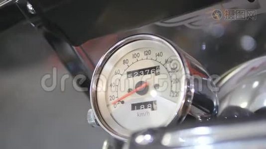 摩托车测速仪的特写视频