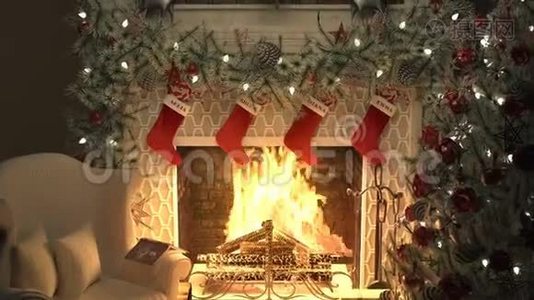 一个燃烧的壁炉，上面有一棵点燃的圣诞树、花环和圣诞钟，显示着新年的开始。视频