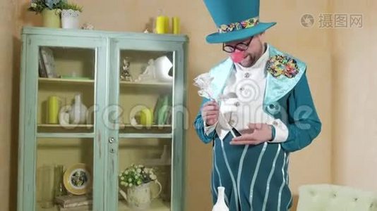 魔术师用花4k表演魔术视频
