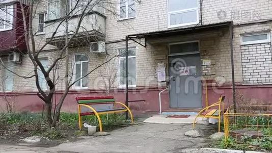 苏联五层建筑的正面视频