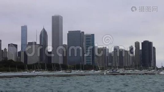 雾天芝加哥市中心景观视频