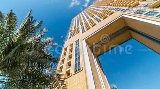 阿联酋迪拜码头的豪华住宅和商务建筑视频