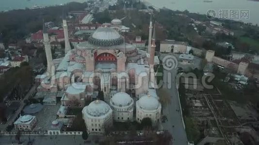 鸟瞰土耳其伊斯坦布尔.. Sultanahmet广场圣索菲亚和蓝色清真寺视频