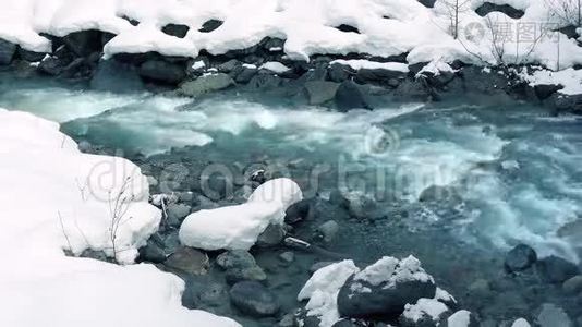 冰雪中的蓝山冰河视频