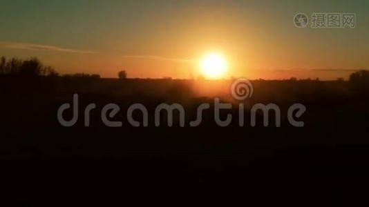 日落时分在撒哈拉沙漠的摄像车视频