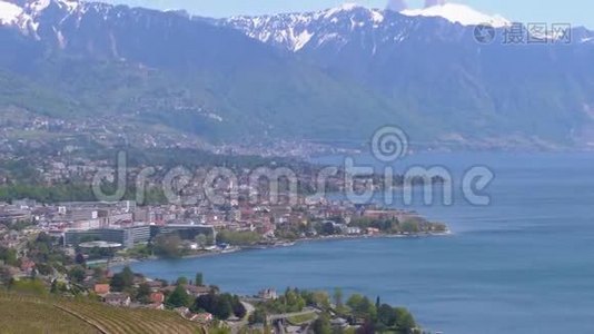 有瑞士阿尔卑斯山、日内瓦湖和葡萄园的蒙特勒城景观。 瑞士视频
