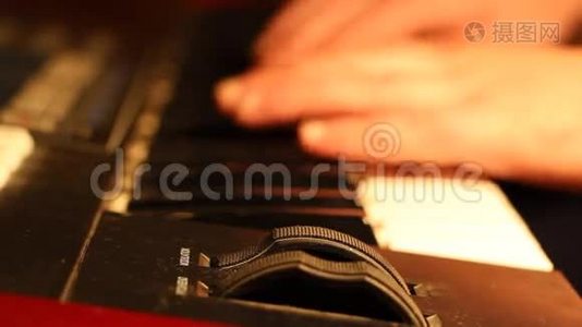 音乐键盘调制器视频