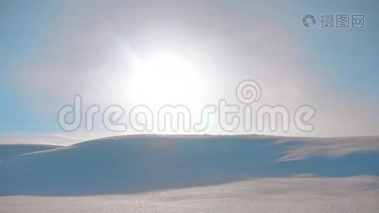 冬高雪季山顶，积雪覆盖.. 大风恶劣天气自然景观视频