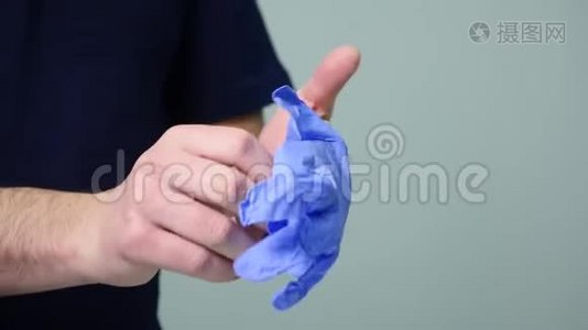 医生戴无菌乳胶手套.视频