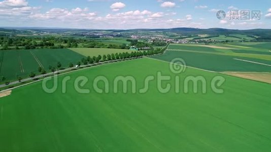 小巷道路的鸟瞰图视频