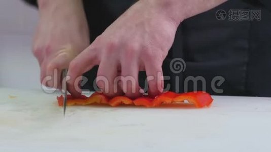 厨师准备一盘蔬菜视频