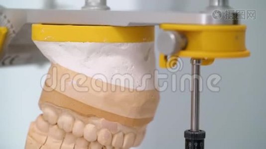 牙科诊所的爪模型视频