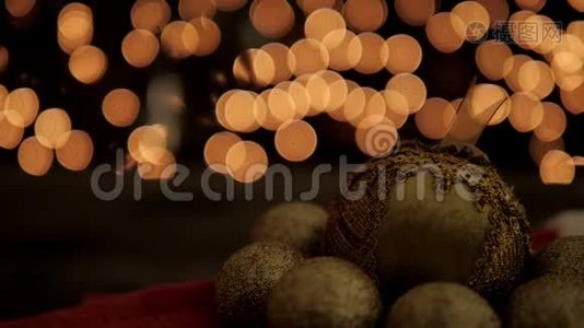 金色圣诞球装饰辉光博克灯背景视频