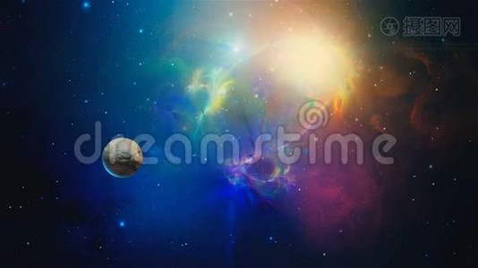 空间背景。 彩色分形星云与旋转行星。 美国宇航局提供的元素。 3D绘制视频