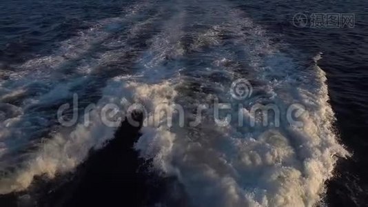 海水摆渡带泡沫波慢运动视频