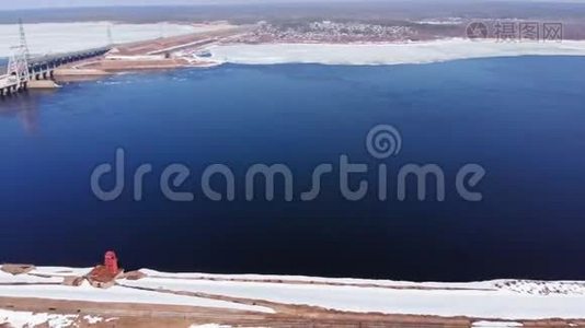 水力发电厂在河上，空中拍摄视频