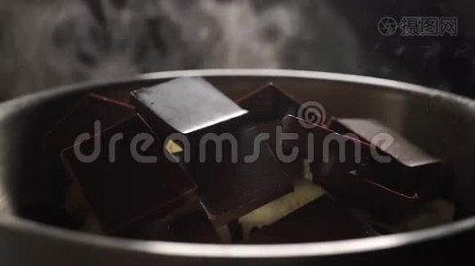 慢动作特写镜头融化的巧克力棒片视频