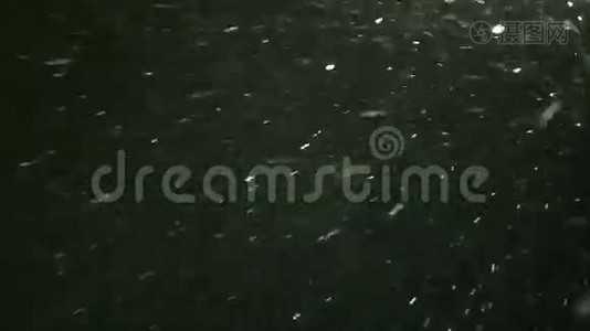 冬季降雪的夜景.视频